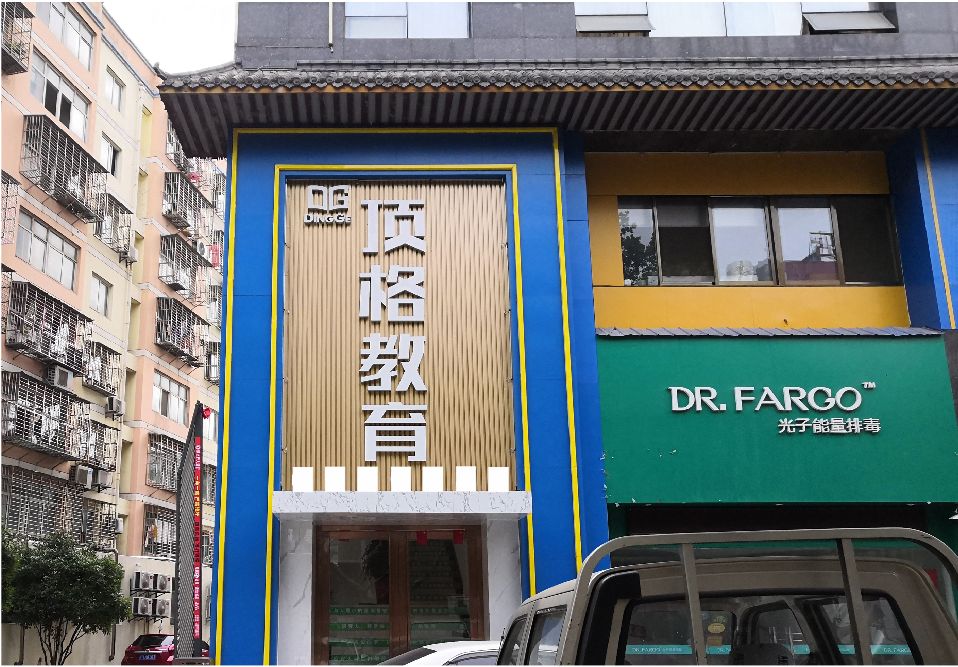 洞口门头设计要符合门店特色。